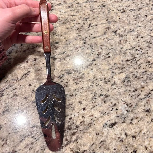 Vintage Slotted Wood Handled Stainless Steel Cake/Pie Server - Picture 5 of 7